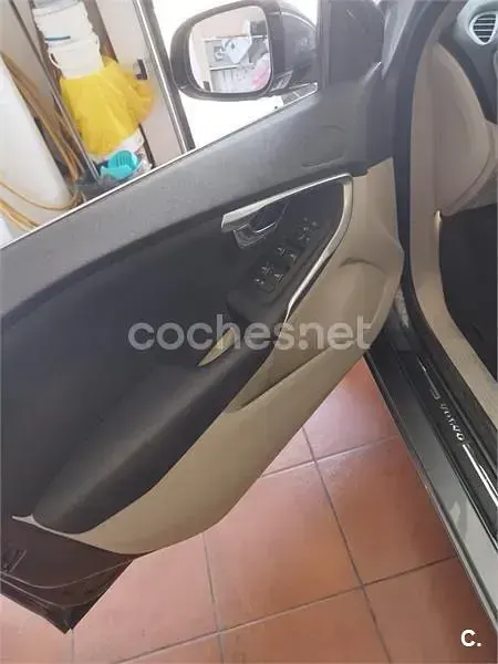 Usado Volvo V40 Momentum 115 CV (84 kW) 2015 Gris / plata Berlina