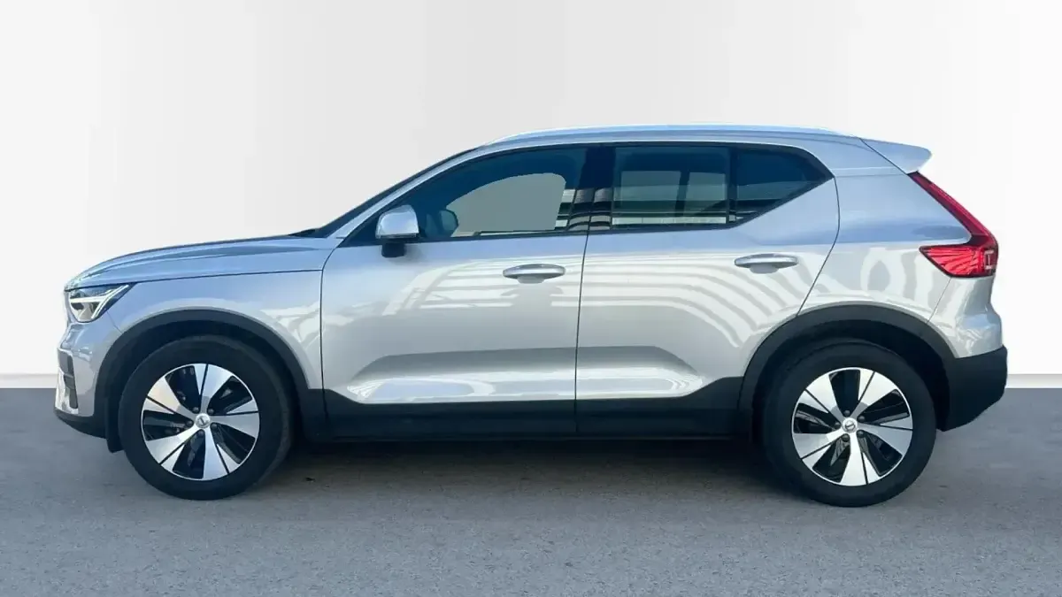 Begagnad Volvo XC40 Core 163 HK (119 kW) 2024 Grå SUV