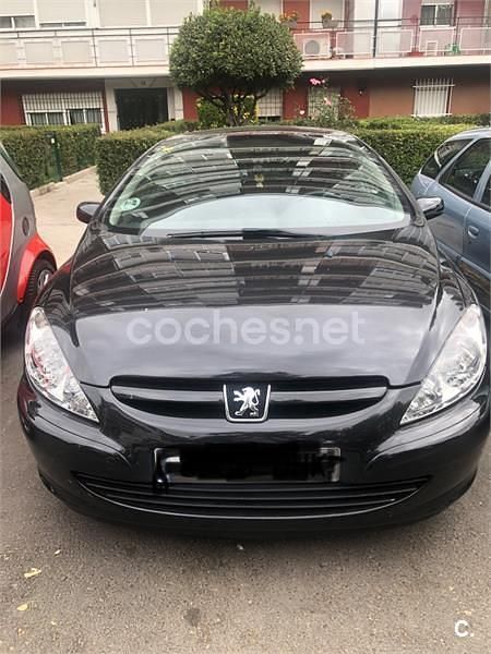 Usado Peugeot 307 CC 110 CV (80 kW) 2005 Negro Descapotable