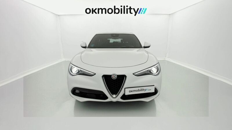 Usado Alfa Romeo Stelvio Super 160 CV (117 kW) 2022 Blanco ártico SUV