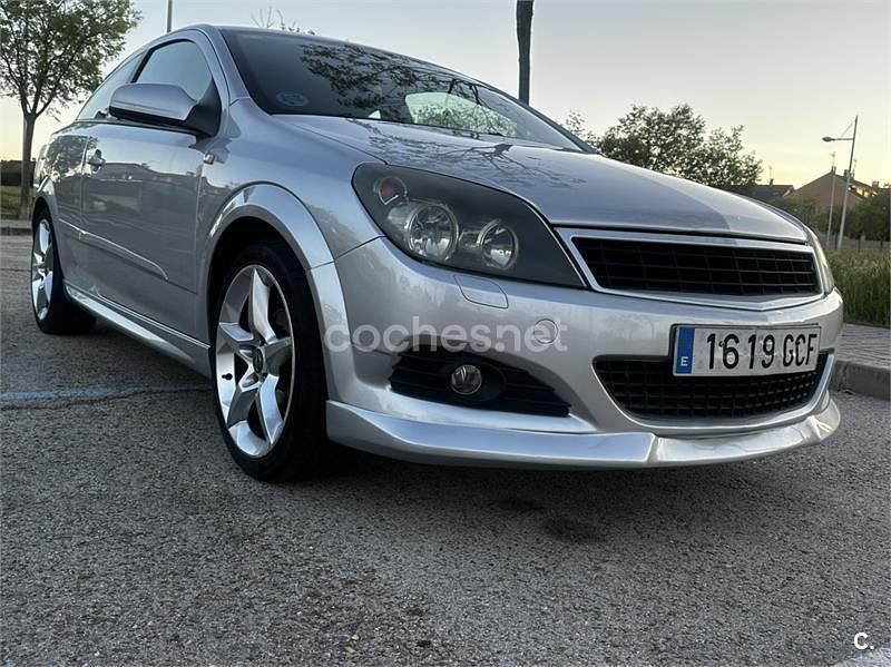 Usado Opel Astra GTC Sport 140 CV (102 kW) 2008 Gris / plata Berlina