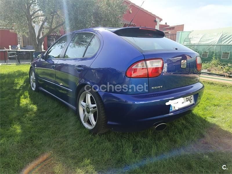 Usado Seat Leon CUPRA 204 CV (150 kW) 2001 Azul Utilitario