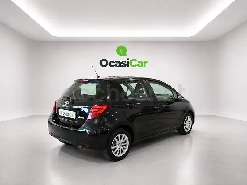Usado Toyota Yaris Active 69 CV (50 kW) 2016 Negro Berlina