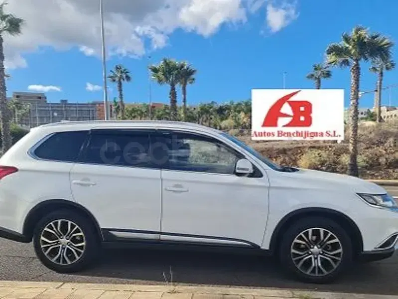 Usado Mitsubishi Outlander Motion 150 CV (110 kW) 2017 Blanco SUV