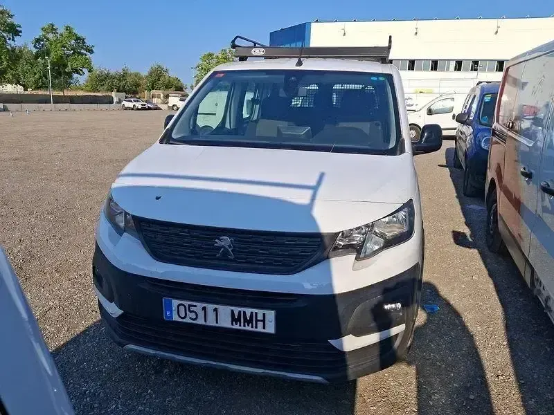 Usado Peugeot Rifter Active 102 CV (75 kW) 2023 Blanco Monovolumen