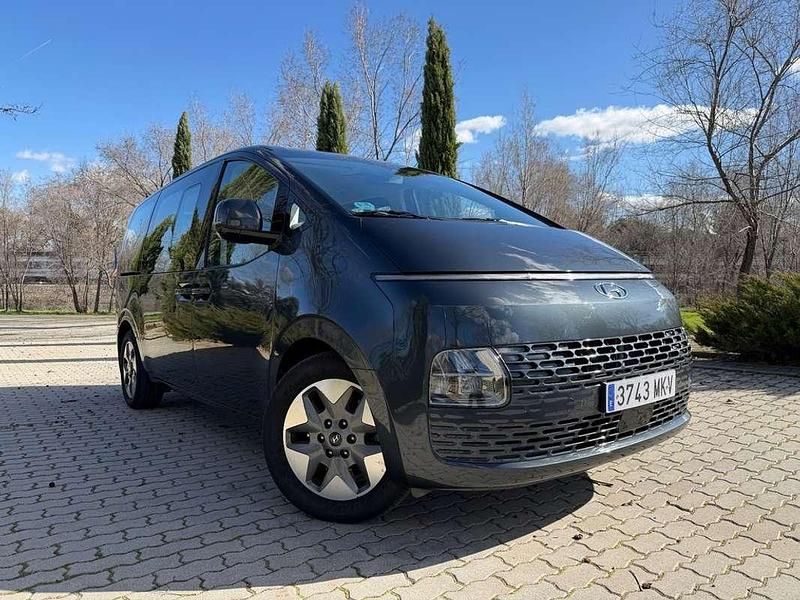 Usado Hyundai Staria 177 CV (130 kW) 2023 Gris Monovolumen