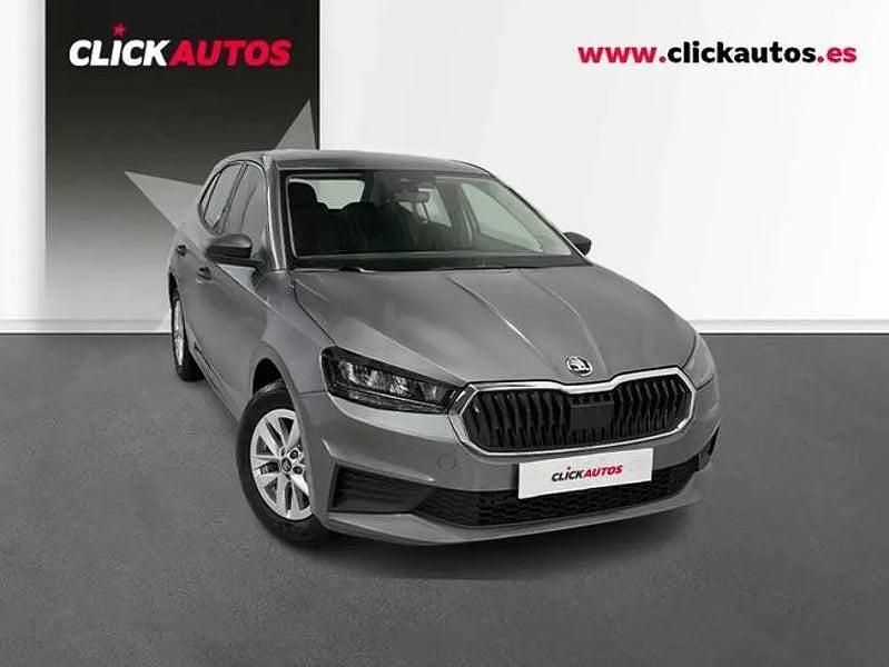 Usado Skoda Fabia Essence 95 CV (69 kW) 2025 Gris / plata Utilitario