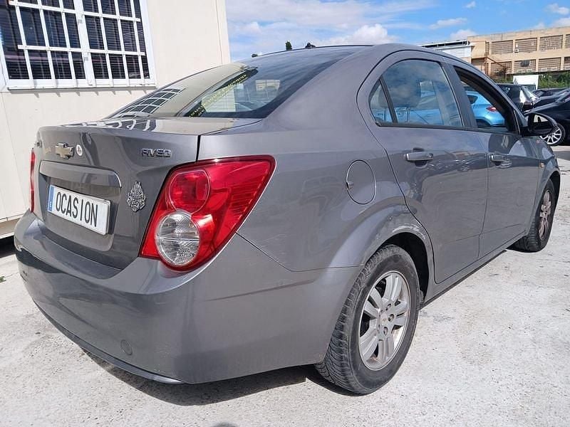 Usado Chevrolet Aveo LT 86 CV (63 kW) 2012 Gris Berlina