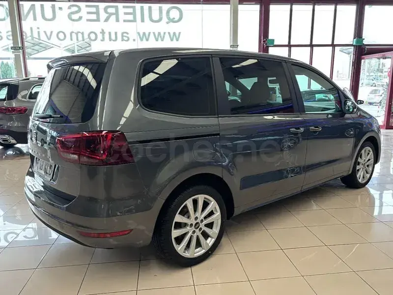 Usado Seat Alhambra Reference 150 CV (110 kW) 2018 Gris / plata Monovolumen