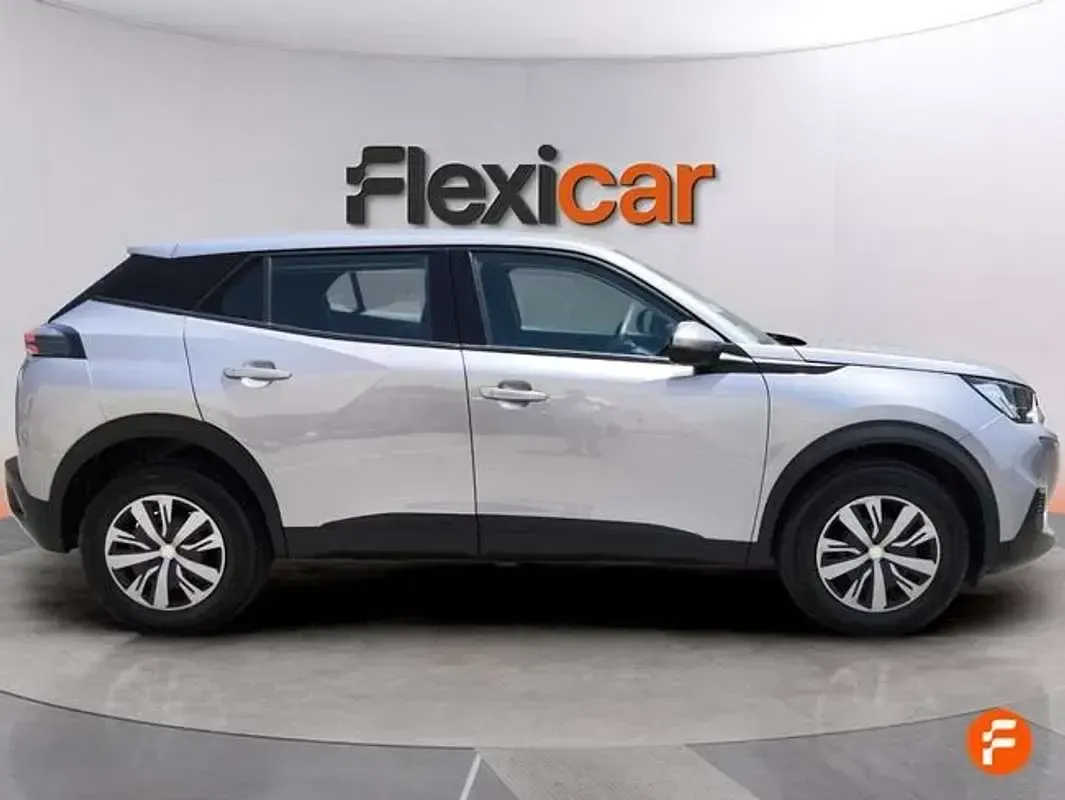 Usado Peugeot 2008 Active 110 CV (80 kW) 2022 Gris SUV