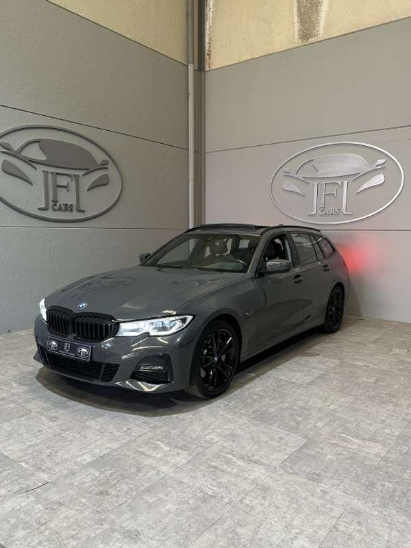 Gris Usado 2022 BMW 330e M Sport Familiar | 34.799 € (Un poco caro) - Imagen 1/4