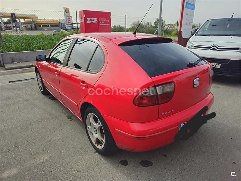 Usado Seat Leon Sport 110 CV (80 kW) 2002 Rojo Utilitario