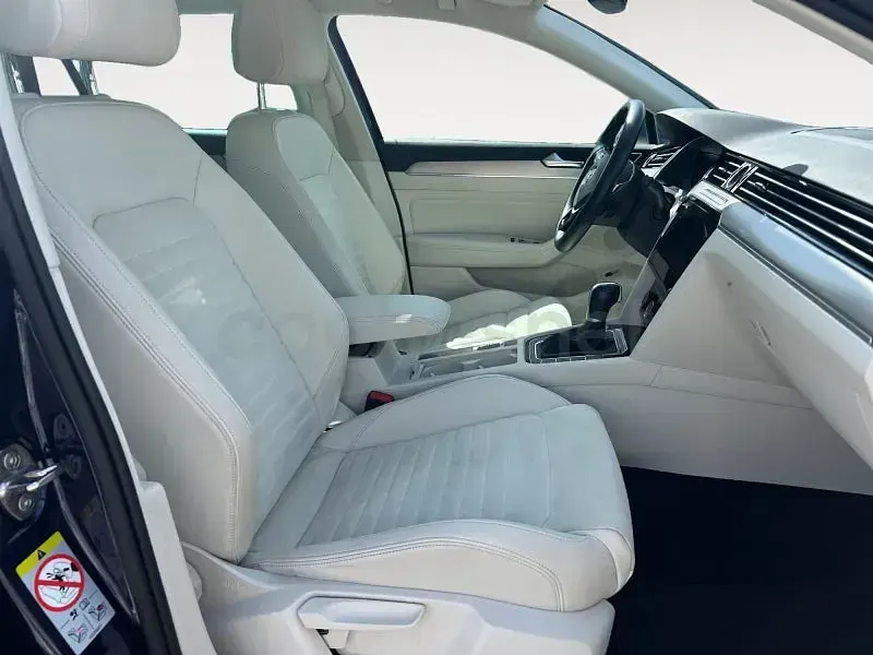 Usado VW Passat Sportline 150 CV (110 kW) 2019 Azul Familiar