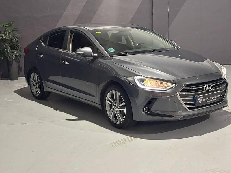 Usado Hyundai Elantra 128 CV (94 kW) 2018 Gris Berlina
