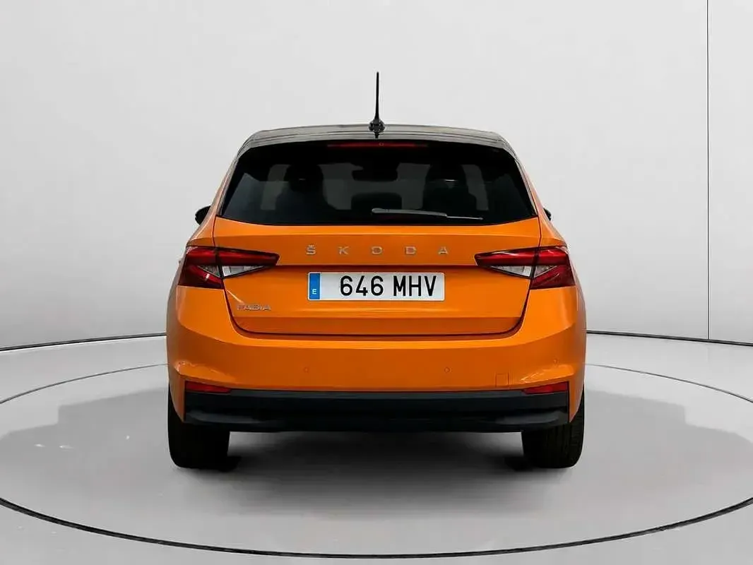 Usado Skoda Fabia Style 110 CV (80 kW) 2023 Naranja Utilitario