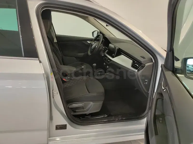 Usado Skoda Kamiq Selection 115 CV (84 kW) 2025 Gris / plata SUV