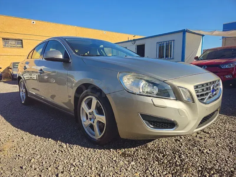 Usado Volvo S60 Summum 115 CV (84 kW) 2012 Beige Berlina