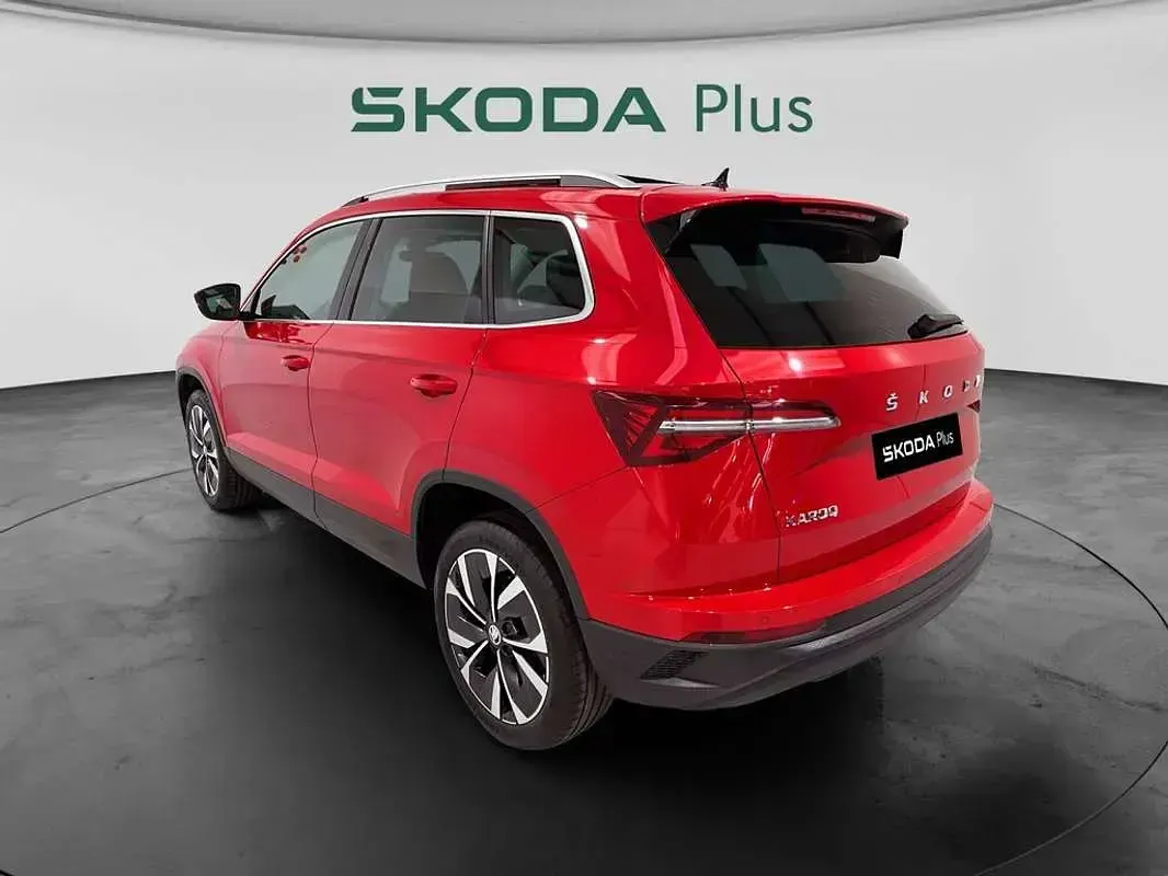 Usado Skoda Karoq Style 150 CV (110 kW) 2023 Rojo SUV