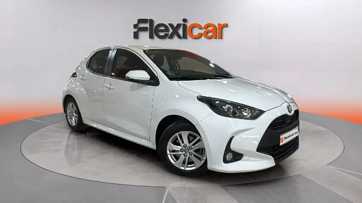 Usado Toyota Yaris Hybrid Active 116 CV (85 kW) 2022 Berlina