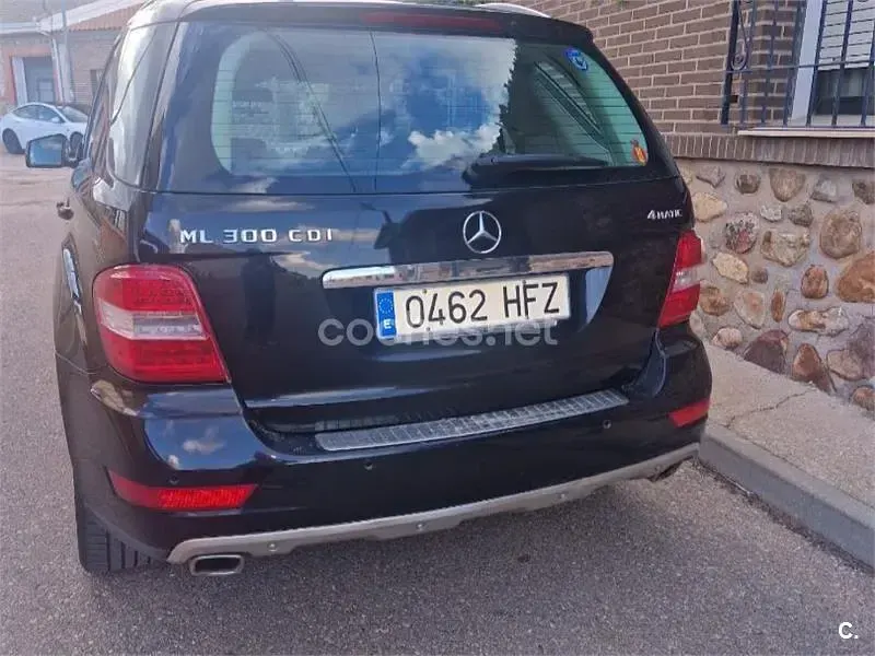 Usado Mercedes ML300 190 CV (139 kW) 2011 Negro SUV