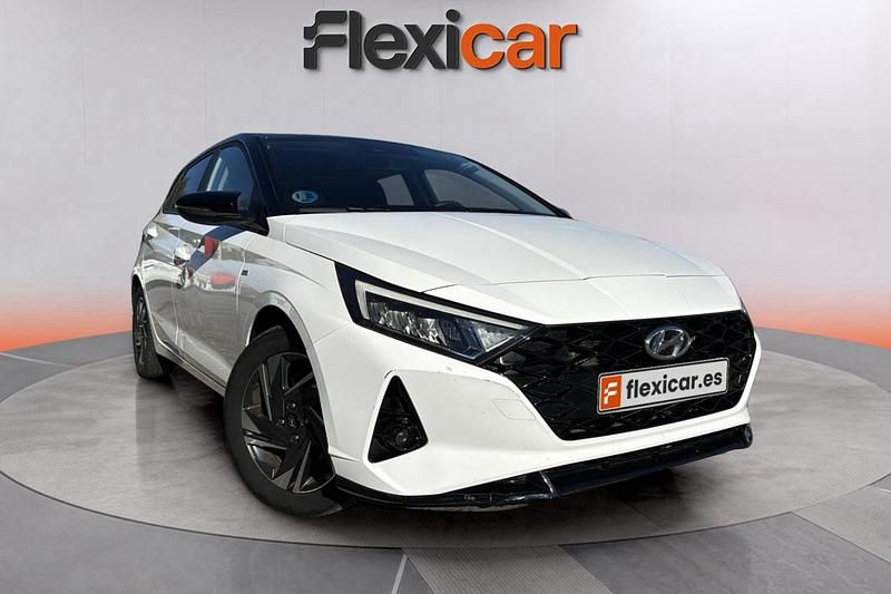 Blanco Usado 2022 Hyundai i20 Berlina | 17.990 € (Un poco caro) - Imagen 1/4