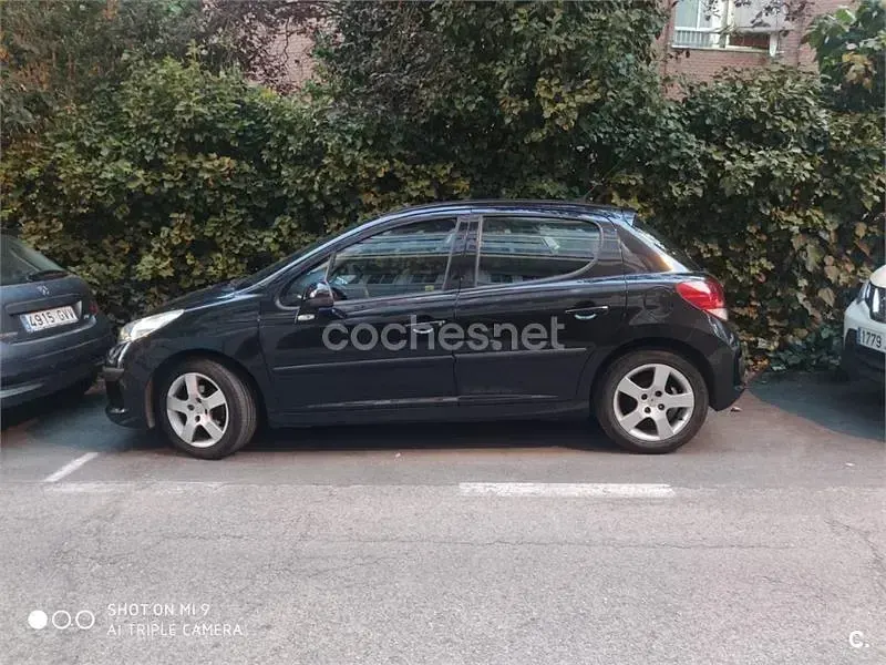 Usado Peugeot 207 70 CV (51 kW) 2009 Negro Berlina