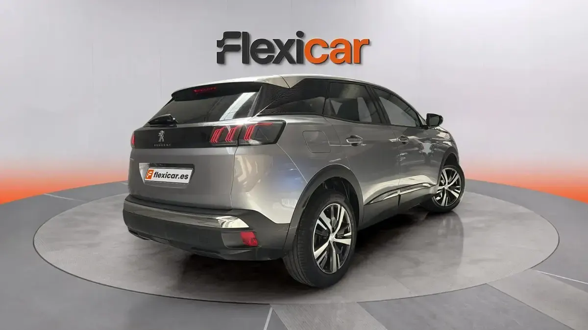 Usado Peugeot 3008 Allure 130 CV (95 kW) 2024 Gris SUV