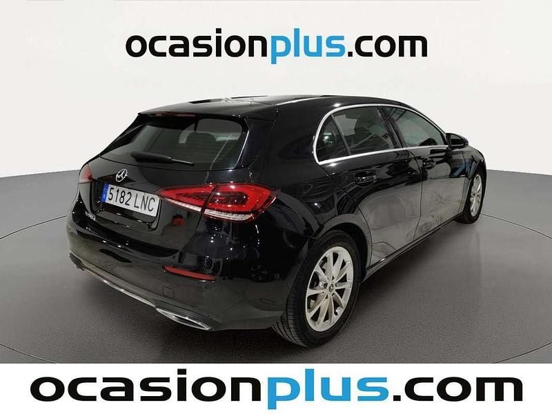 Usado Mercedes A180 116 CV (85 kW) 2021 Negro Utilitario