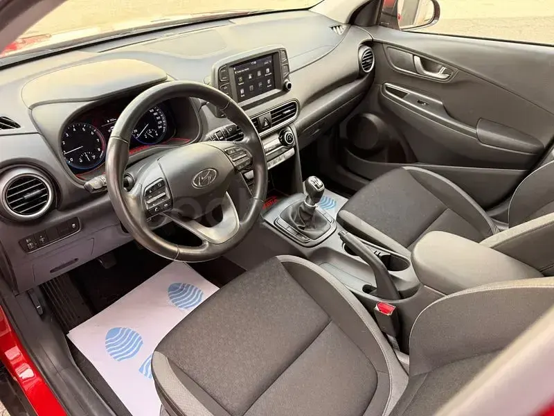 Usado Hyundai Kona Style 120 CV (88 kW) 2019 Granate SUV