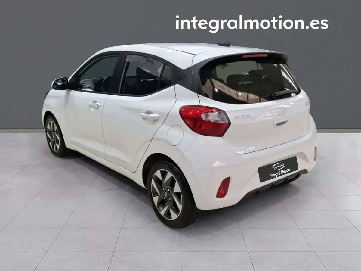 Używany Hyundai i10 66 KM (48 kW) 2024 Biały Hatchback