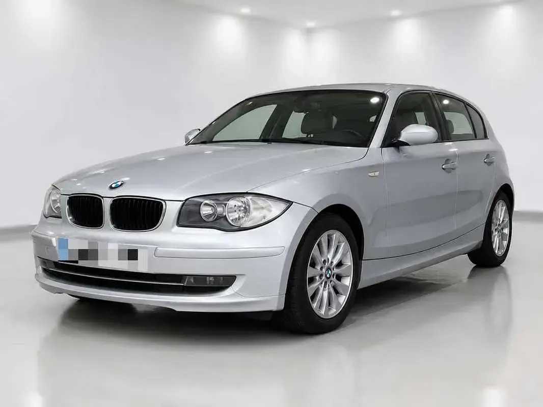 Usado BMW 120 177 CV (130 kW) 2009 Gris Utilitario