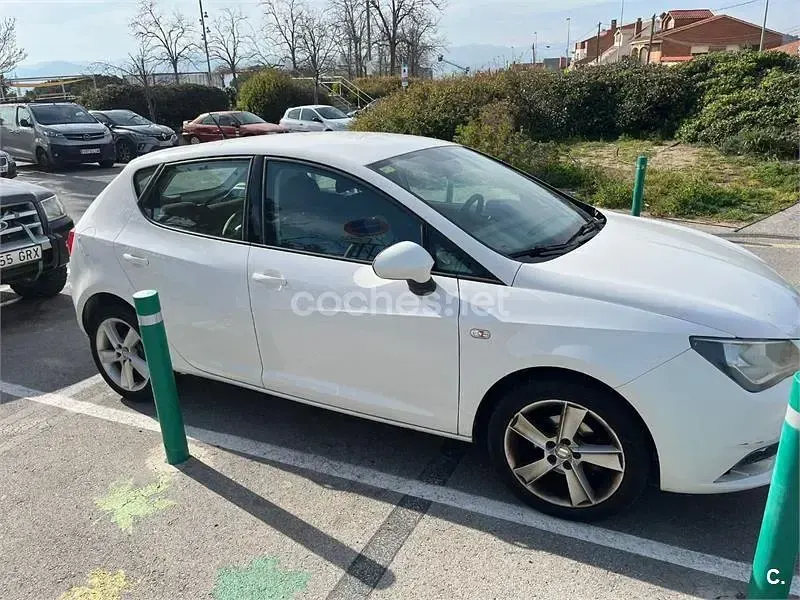 Usado Seat Ibiza Style 85 CV (62 kW) 2012 Blanco Berlina