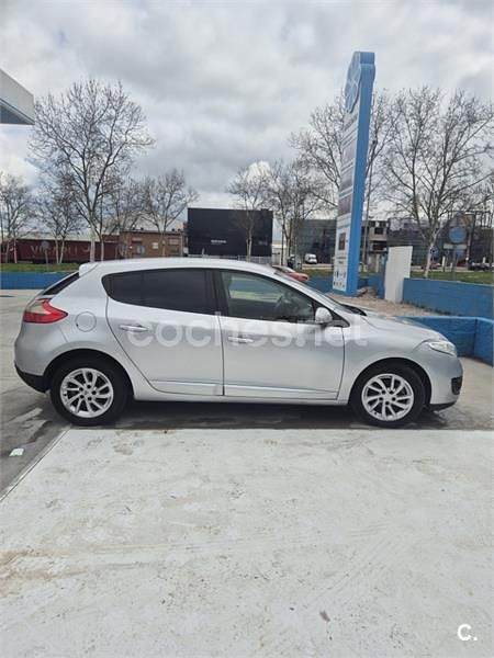 Usado Renault Mégane Dynamique 110 CV (80 kW) 2012 Gris / plata Berlina