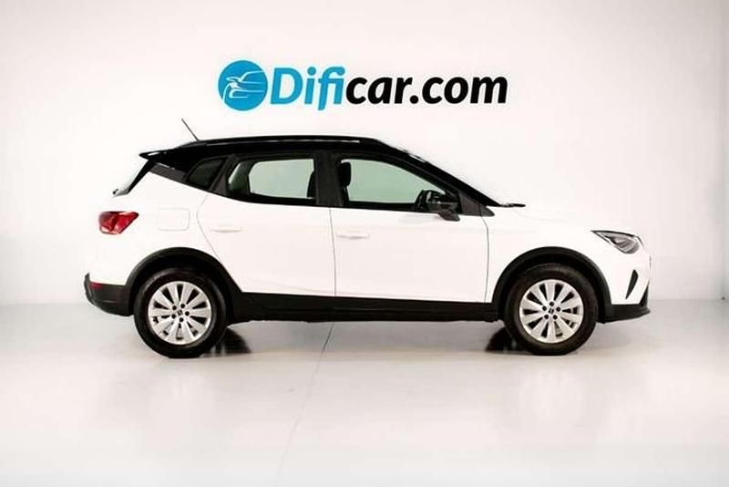 Usado Seat Arona Style Plus 111 CV (81 kW) 2021 Blanco SUV