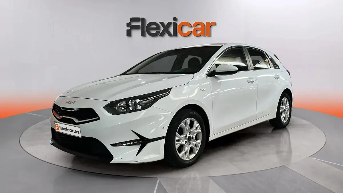 Usado Kia Ceed 136 CV (100 kW) 2023 Blanco Utilitario