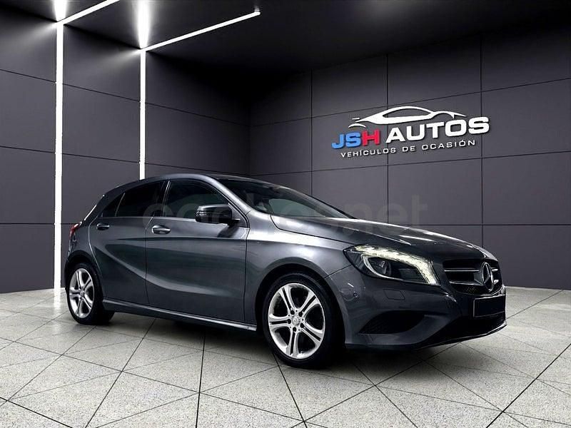 Usado Mercedes A200 Urban 156 CV (114 kW) 2014 Gris / plata Berlina