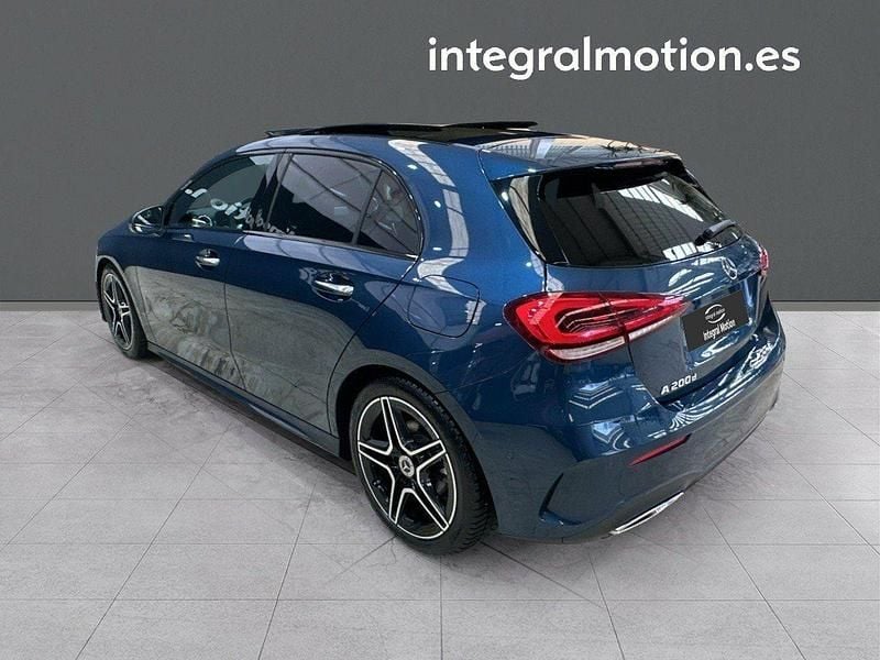 Usado Mercedes A200 150 CV (110 kW) 2022 Azul Berlina