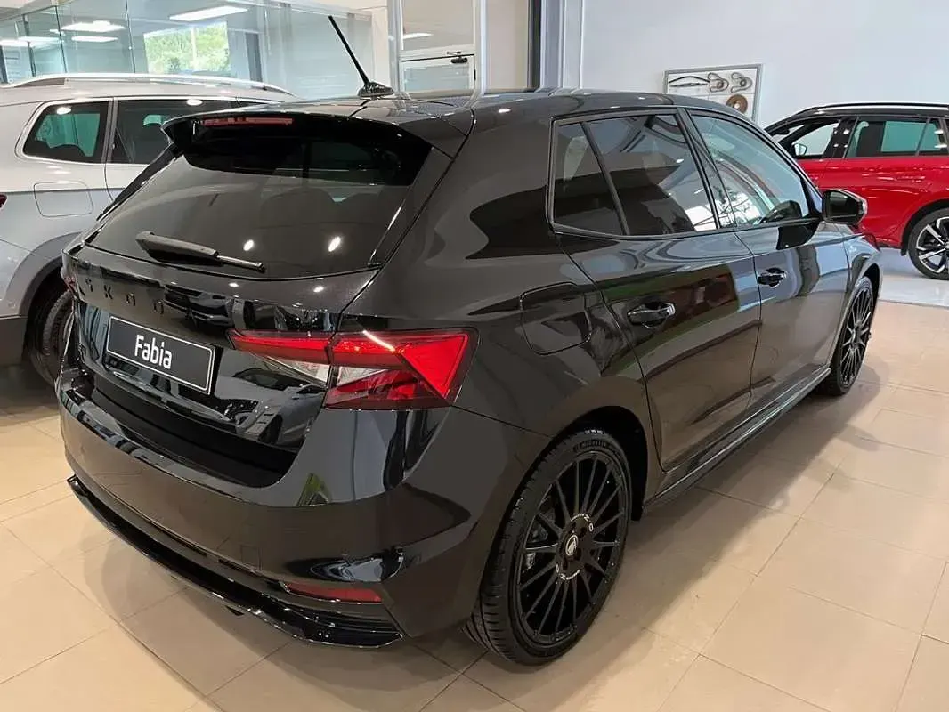 Nuevo Skoda Fabia Monte Carlo 150 CV (110 kW) 2026 Negro Utilitario