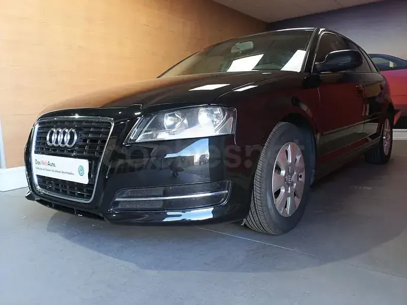 Usado Audi A3 Sportback Ambition 105 CV (77 kW) 2011 Negro Utilitario