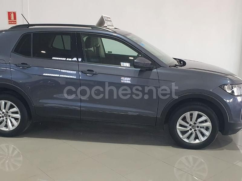 Usado VW T-Cross Advance 110 CV (80 kW) 2023 Gris / plata SUV