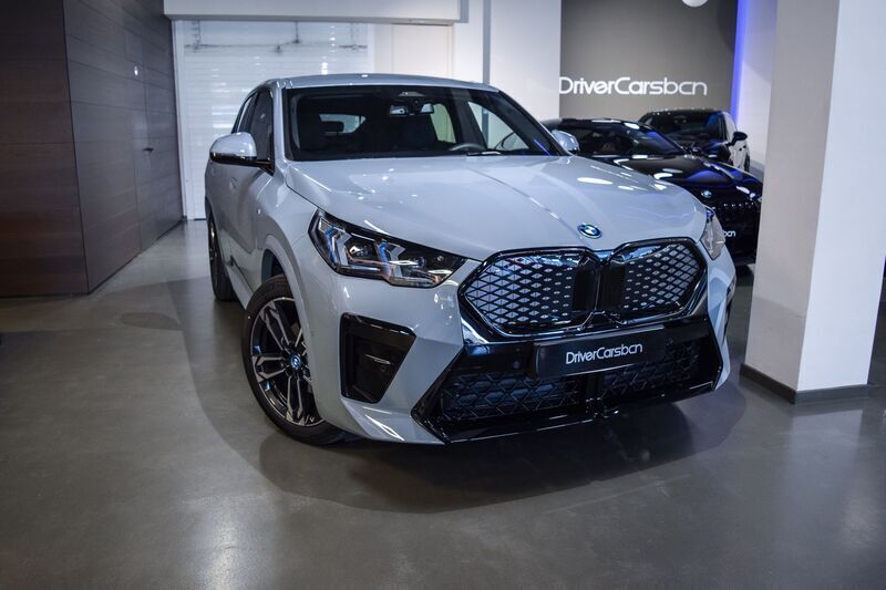 Gris Usado 2025 BMW iX2 M Sport SUV | 48.900 € (Precio justo) - Imagen 1/4