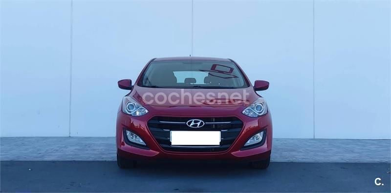 Rojo Usado 2015 Hyundai i30 Berlina | 9300 € (Precio justo) - Imagen 1/4