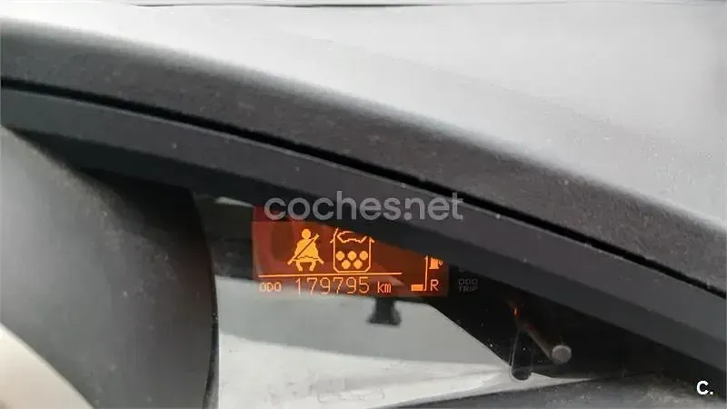 Usado Toyota Verso Active 132 CV (97 kW) 2011 Gris / plata Monovolumen