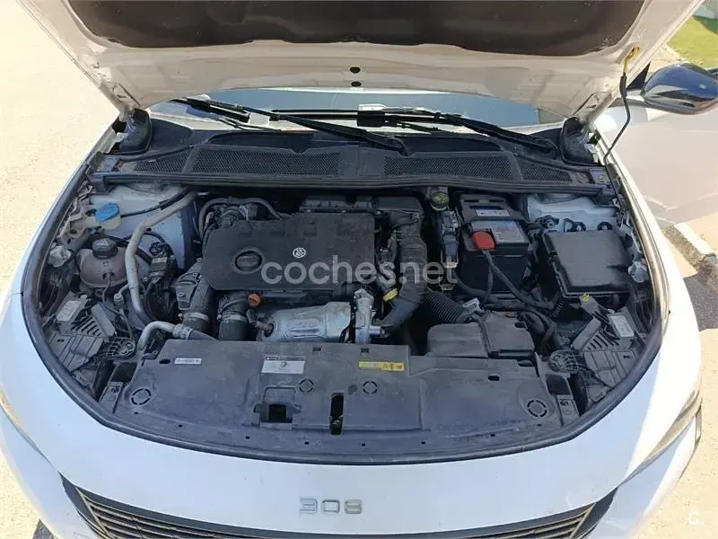 Usado Peugeot 308 Active 130 CV (95 kW) 2022 Blanco Berlina