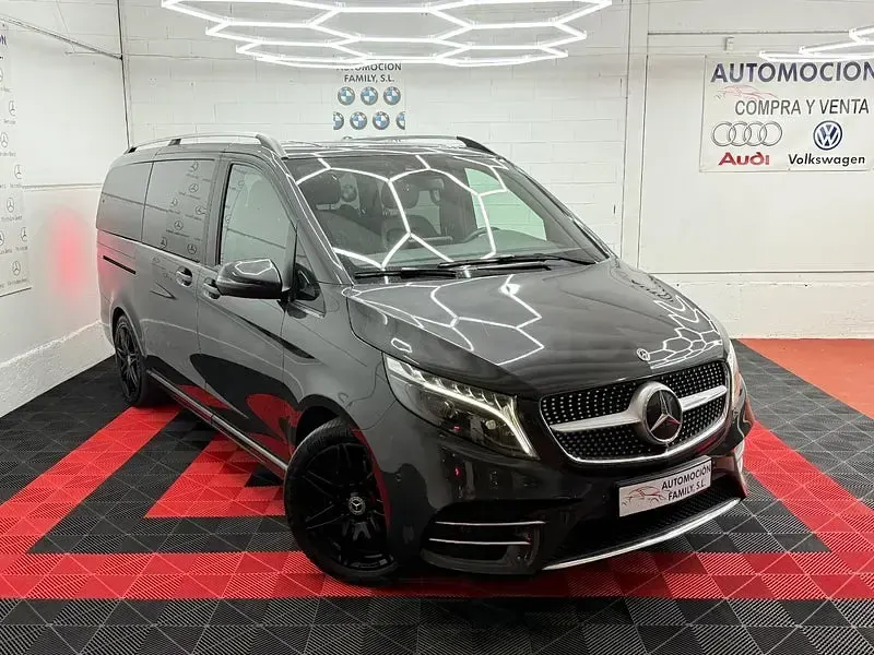 Usado Mercedes V300 Avantgarde 239 CV (175 kW) 2023 Gris / plata Monovolumen