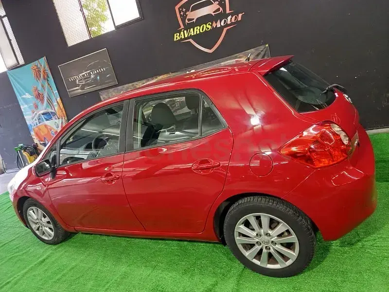 Usado Toyota Auris Luna 126 CV (92 kW) 2009 Rojo Utilitario