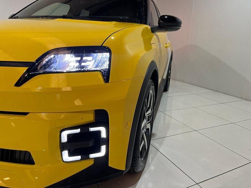 Usado Renault R5 Techno 88 kW (120 CV) 2025 Amarillo Utilitario