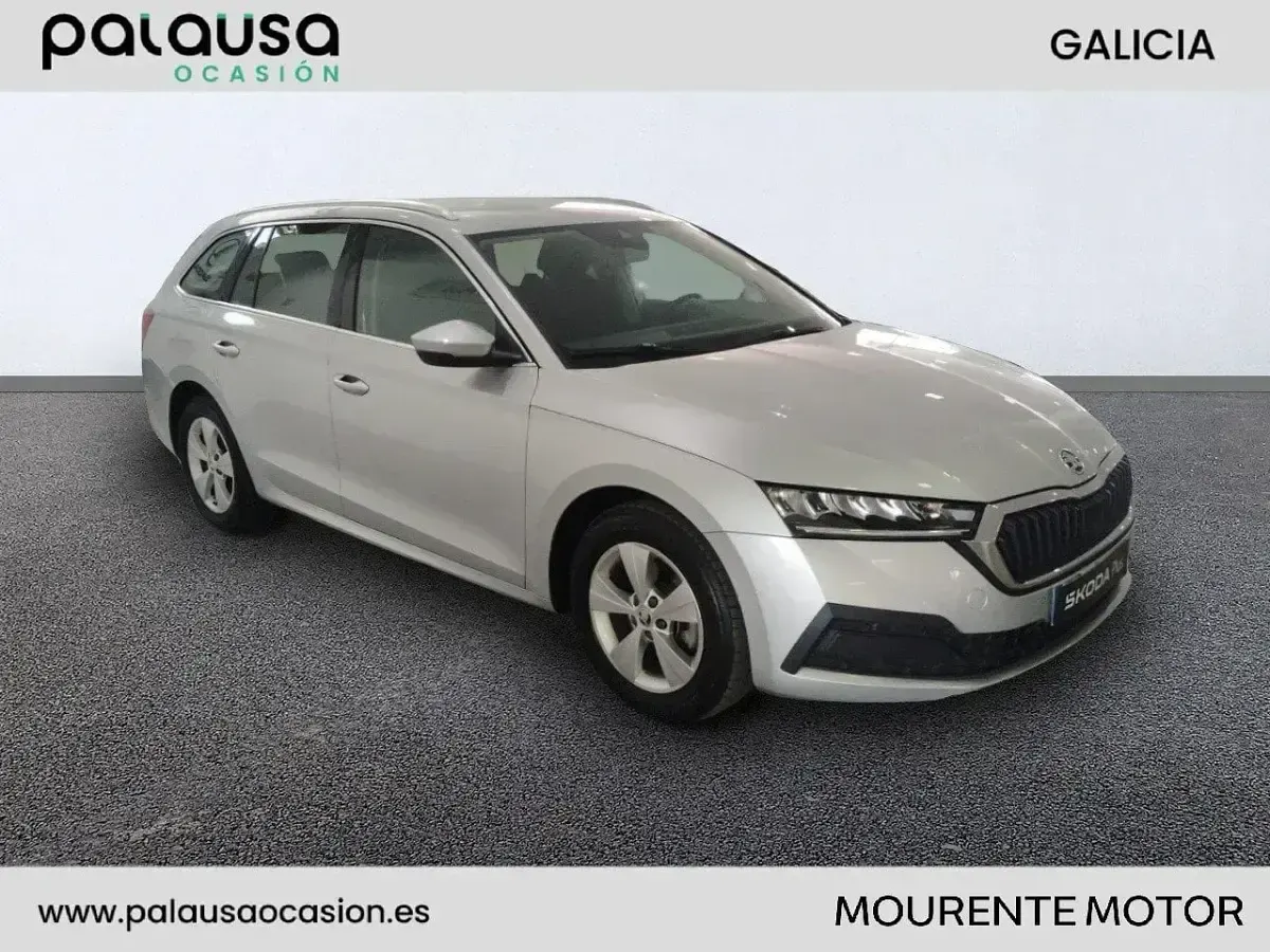 Usado Skoda Octavia Ambition 115 CV (84 kW) 2022 Gris Familiar
