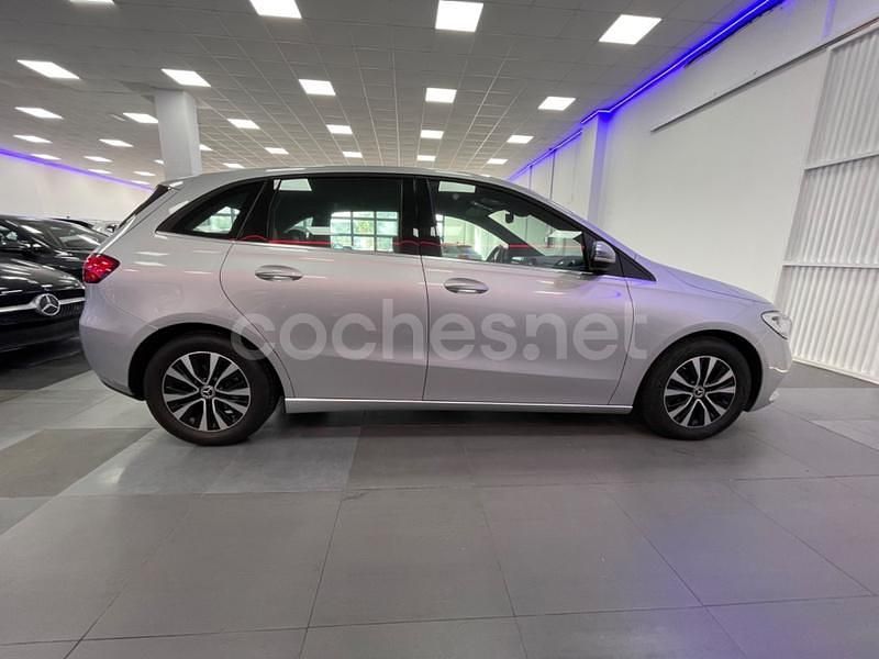 Usado Mercedes B180 116 CV (85 kW) 2019 Gris / plata Monovolumen