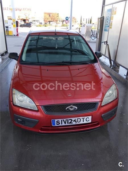 Usado Ford Focus Ghia 115 CV (84 kW) 2005 Naranja Berlina